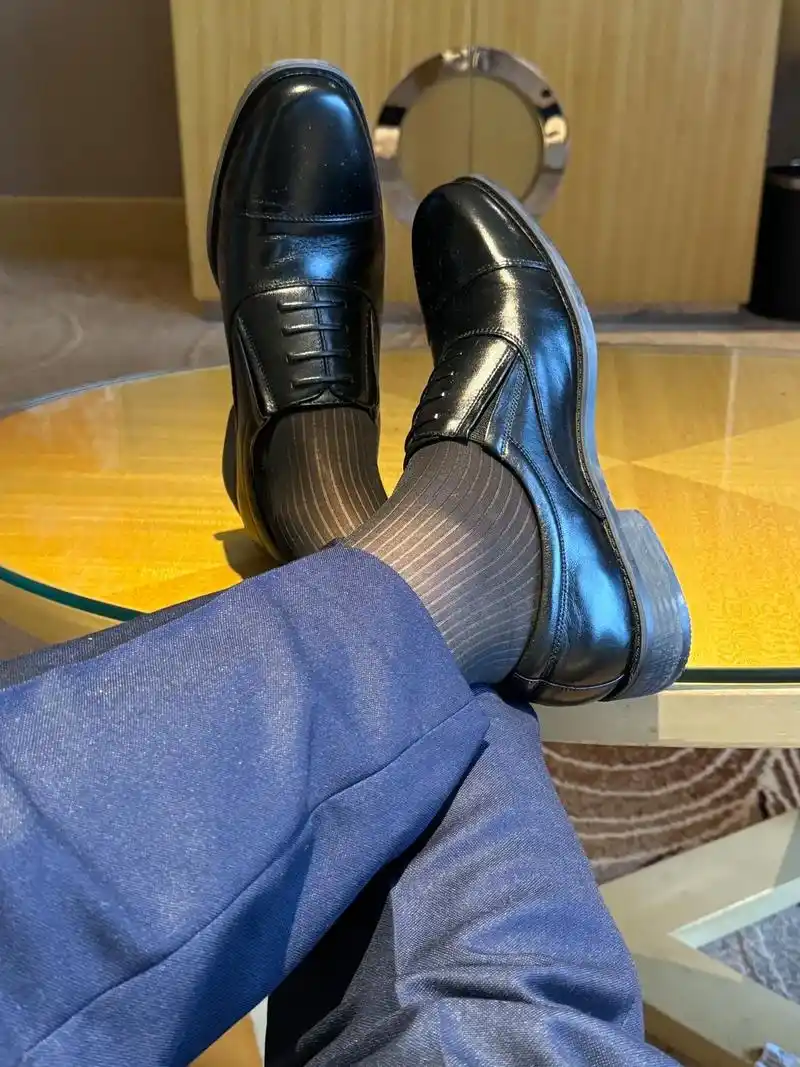 正装丝袜皮鞋.#正装皮鞋 #黑袜 #正装袜 #丝袜#三接头皮 - 抖音