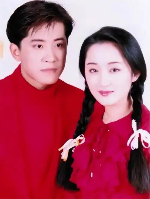 回顾毛宁火遍全国8次上春晚作死被捕入狱如今54岁搂富婆捞金