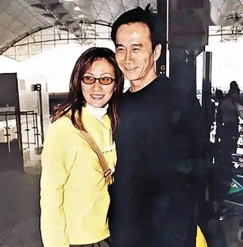 陈慧珊并没有抛弃丈夫,她开始积极复出,挣钱还债,2010年,她出演内地的