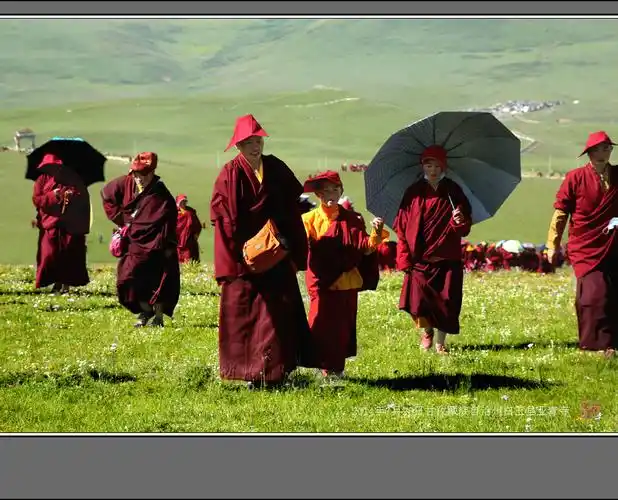 亚青寺觉母在迎活佛的路上