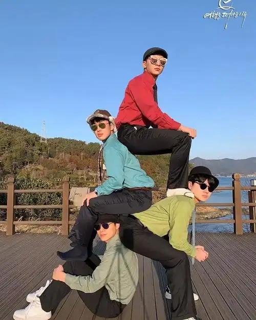 最近比较火的合影姿势,必须学会!