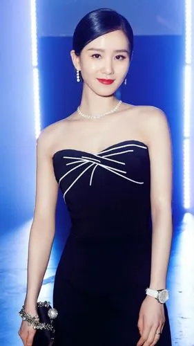 老戏骨的加盟,袁泉,吴越,于小伟,田雨皆是实力派啊,还有杨玾,何泓姗