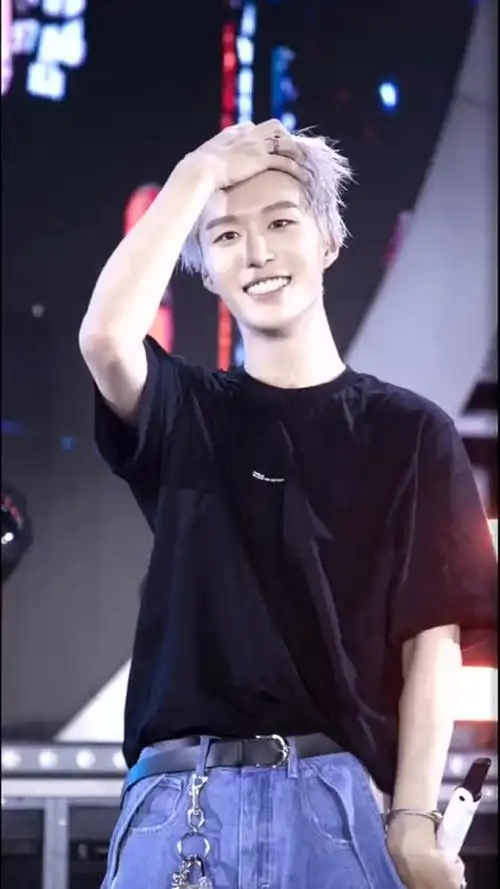 范丞丞长隆水上乐园银发丞