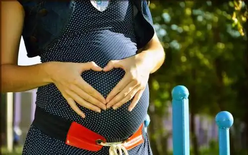 准妈妈唯美的孕肚