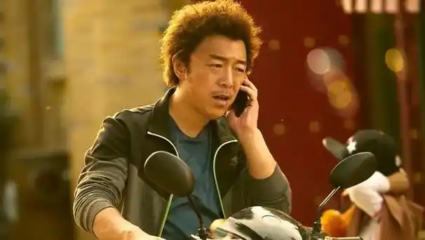 黄渤隐藏20多年的老婆是她和黄渤如同双胞胎简直太有夫妻相了