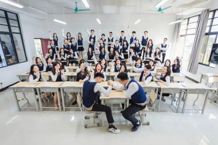 线,提前踩好点位,提前和摄影师沟通路线有的同学想好有摆拍的动作造型