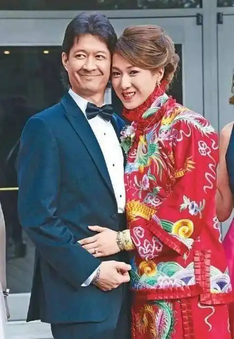 一代女神钟嘉欣在2016年结婚后开始就淡岀萤幕,与丈夫jeremy努力造人