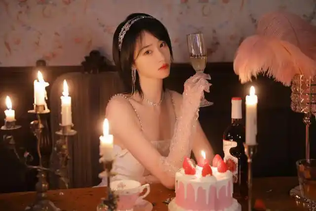 snh48蒋芸嗮庆生照肤色均匀气质清新淡雅