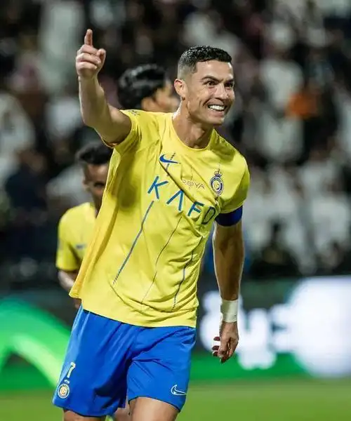 2324赛季沙特联赛利雅得胜利主场球衣7号c罗中国行短袖足球套装