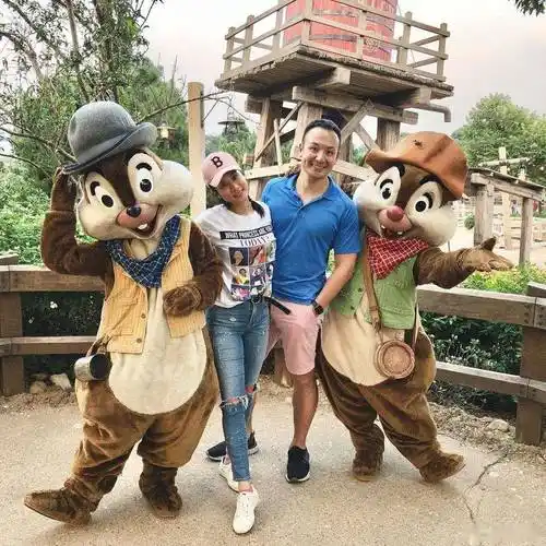 熟悉张嘉儿的网友都清楚,她在七年前就已经嫁给了富二代老公nathan