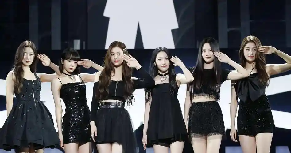 的女子组合,由宫胁咲良,金采源,许允真,中村一叶,洪恩採,五名成员组成