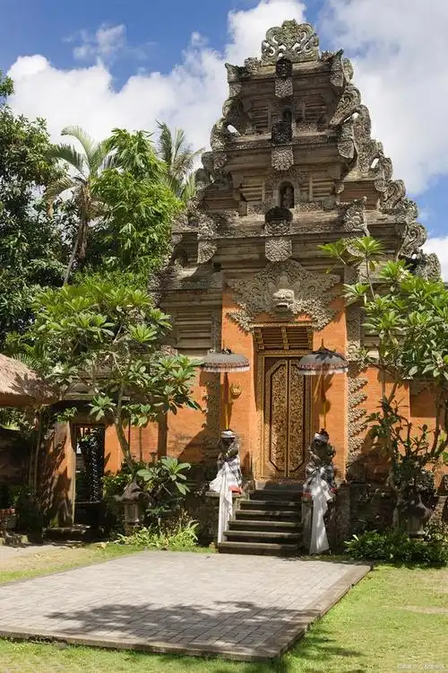 作为印度尼西亚最具代表性的度假胜地之一,巴厘岛拥有着美丽的海滩