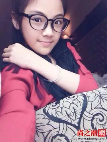 邀请了“小邓紫”傅滢滢,她今年12岁,福建泉州人,最拿手的