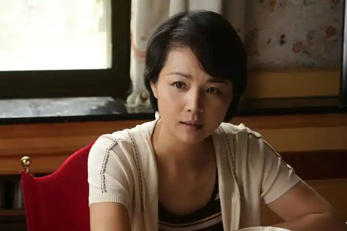 茹萍,1966年9月19日生于浙江杭州,国家一级演员