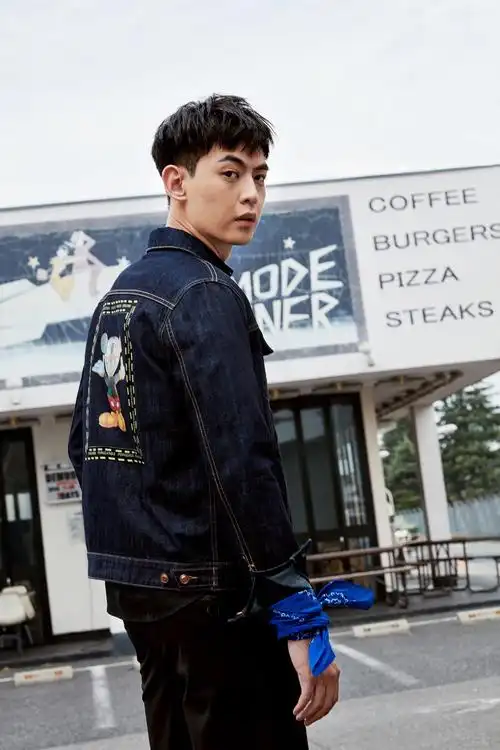 唐晓天晒东京街拍照 网友:等你更新比等蛙回家还难