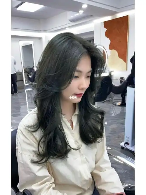 灰绿色系显白质感发色