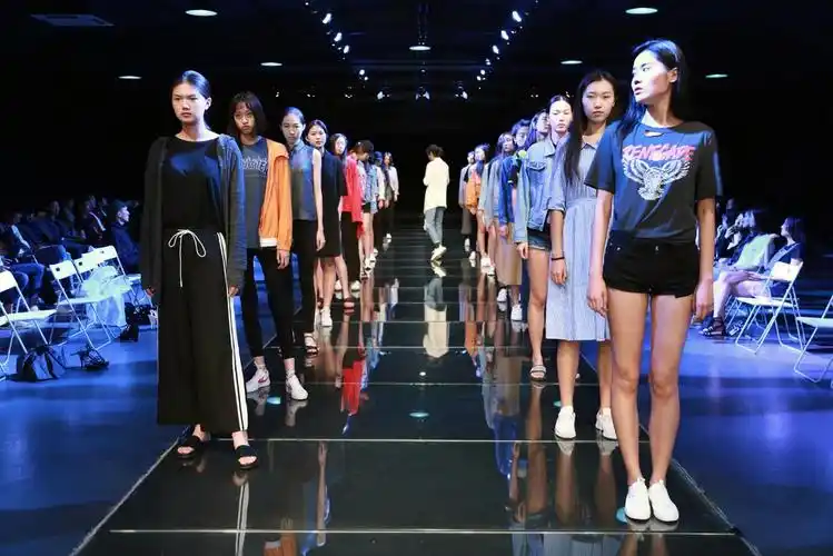 关于模特t台走秀中定点pose的介绍