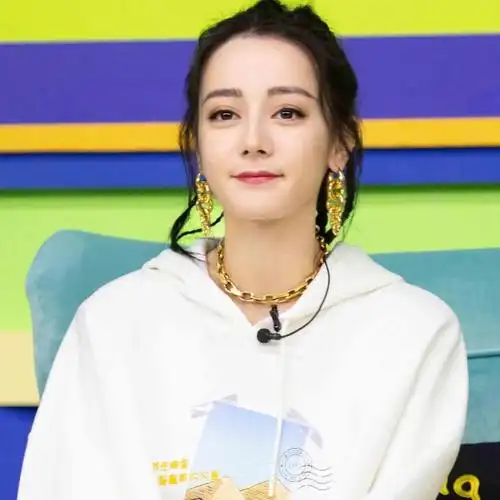 迪丽热巴活力气质头像,明星头像图片-回车桌面