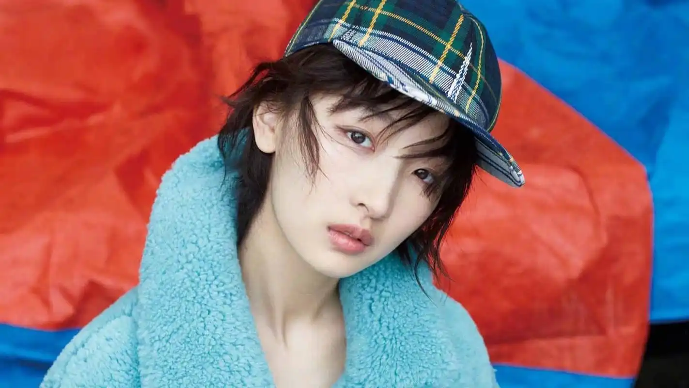 明星风尚周冬雨壁纸2