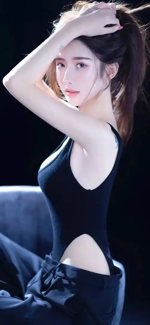 手机美女壁纸230227_素材_版权_网络