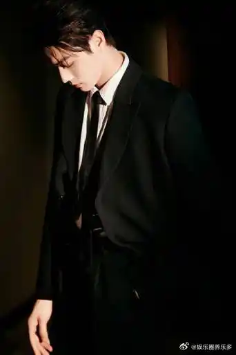 许凯光影侧颜##许凯把西装焊在身上吧
