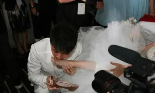 迪丽热巴的脚,赵丽颖的脚,宋茜的脚,女明星的脚差别真的大