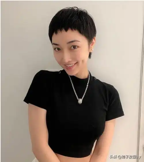 波波头卷发短发发型图片(最洋气最年轻的短发波波头发型)(17)