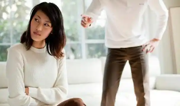 荒谬的出轨理由:出轨的老公对妻子说:因为妻子怀疑,才选择出轨