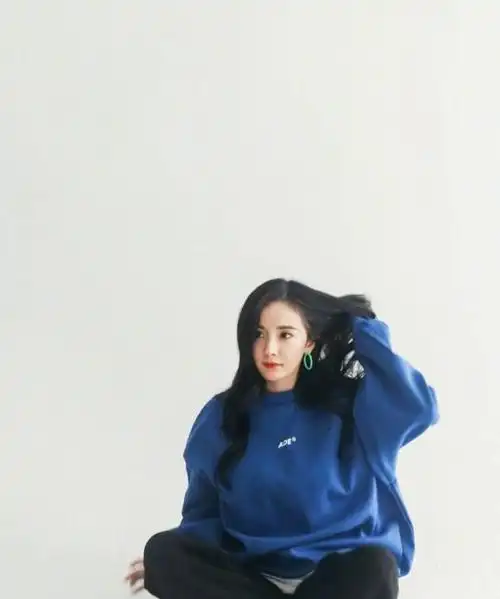 说杨幂是少女真不过分看她穿格子衬衫配短裤时说她22岁我也信