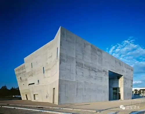 一座清水混凝土建筑的包容-搜采通