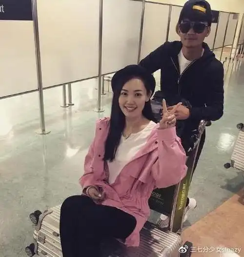 马蓉大尺度直播大秀事业线遭网友举报本人却拒绝承认