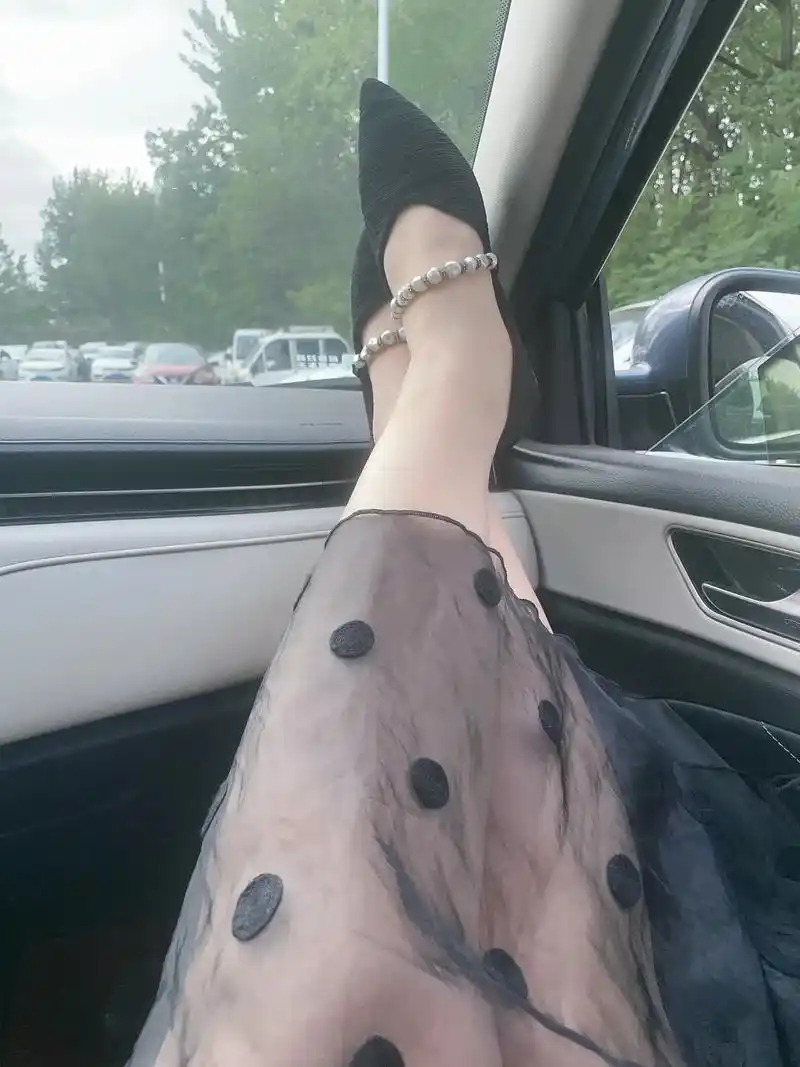 高跟鞋给不了平底鞋的安稳 经历一些之后,职场中不再