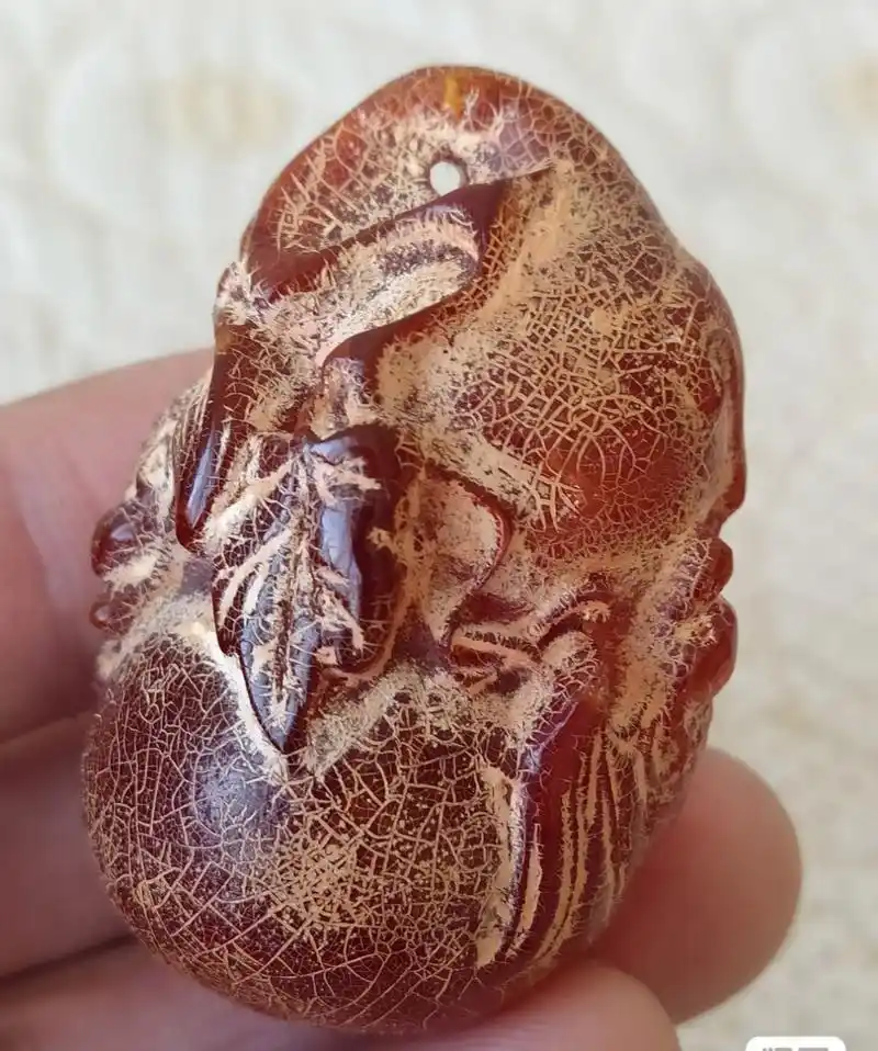 今天下午我订单到了之后我就拍照片, 老琥珀冰裂纹,琥珀冰裂纹,漂亮吗