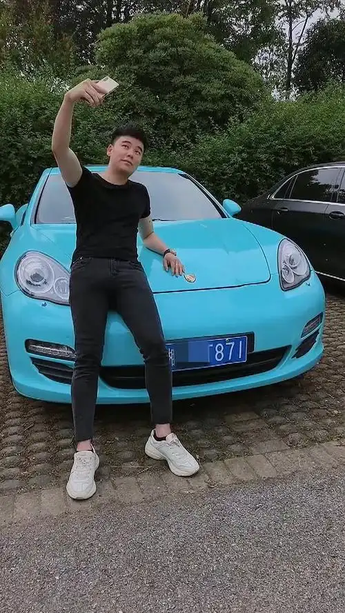 找辆豪车来张自拍,喜提豪车的虚伪一天开始了,明天拍啥车呢