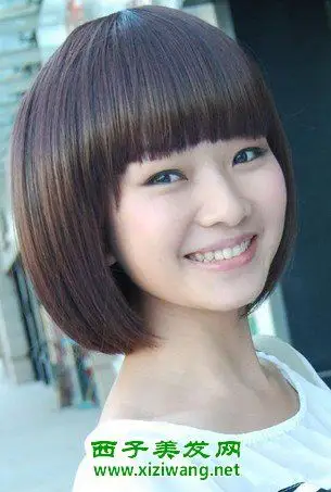 适合学生一族短发发型 萌萌的清新范儿