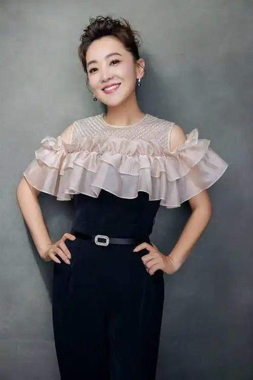 央视主持人"月亮姐姐"出育儿书 分享新手妈妈心路历程_孩子