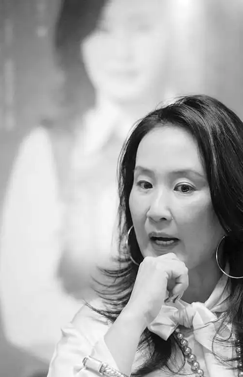 王志慧(王小屯是现名)是李敖最后一任妻子,不仅貌美而且也很知书达礼