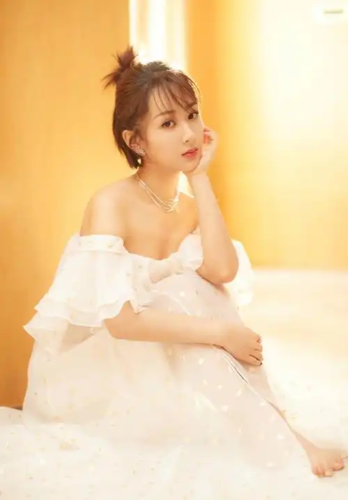 甜美邻家女孩杨紫写真