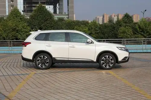 在目前市场环境中,在小编的理解下,四驱suv车型可以简单分为两大类