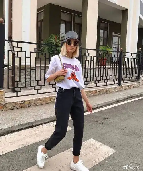 t恤牛仔裤是夏天最普通组合别因为简单而忽略了搭配