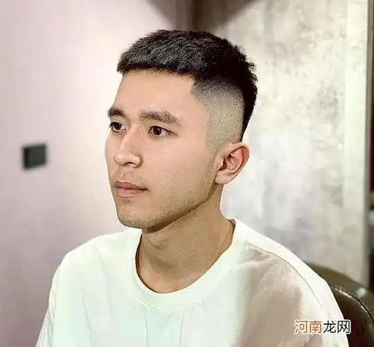 男生剪"两边铲"短头发整洁帅气,下一次去理发,对着剪就可以了