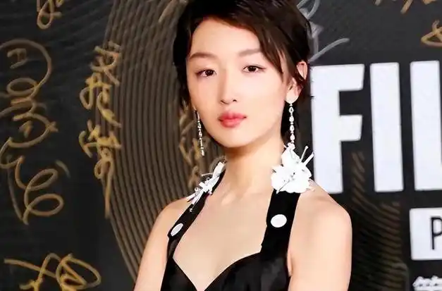 大嘴,驴脸,平胸,长相普通却硬要演"绝世美女",谁给的勇气?