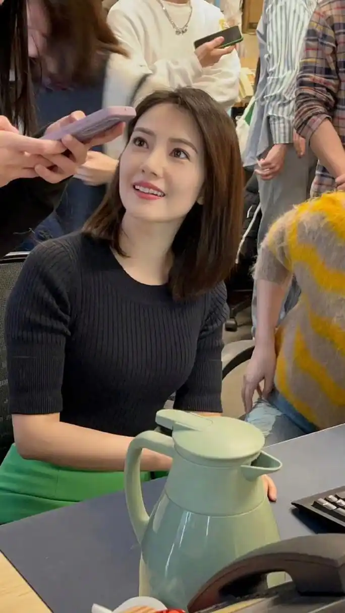 生图下的高圆圆 67#日常穿搭# #元气出街奥利给