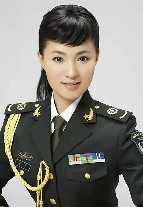 歌唱家雷佳的字写得很不错灵秀韵致秀外慧中网友字美人更美