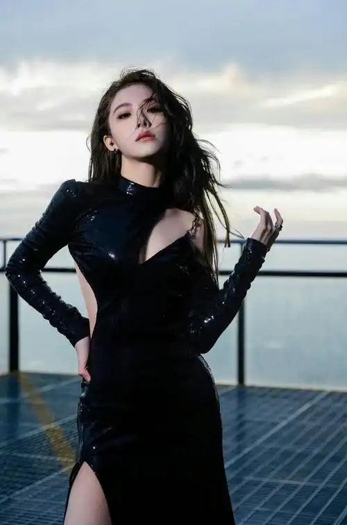 喻言美腿大赏,这是一个浑身散发性感的女性哦