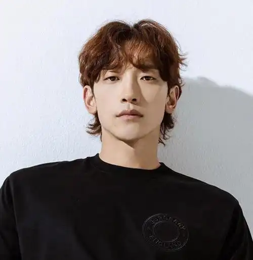 韩国明星夫妇rain (郑智熏)和金泰希在2017年结婚,育有两名女儿,一家