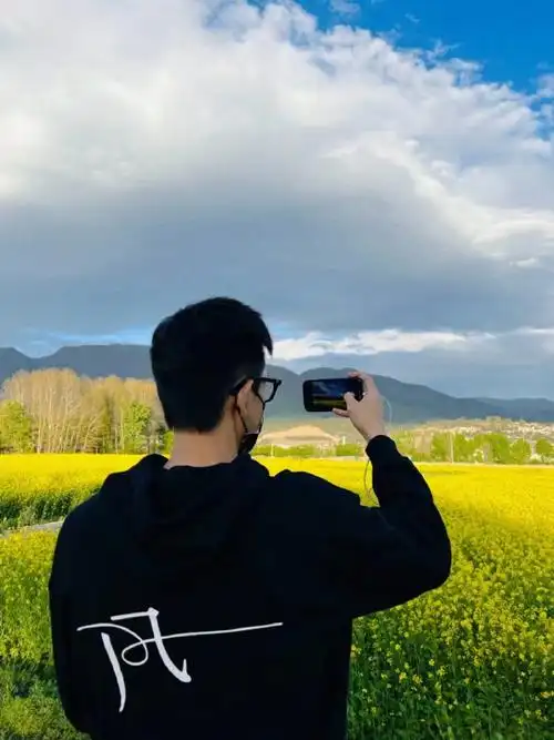 李现晒谢之遥背影随拍##李现腊八背影随拍