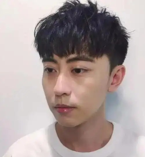 男生好看的蓬松烫发,日常发型越自然越好看