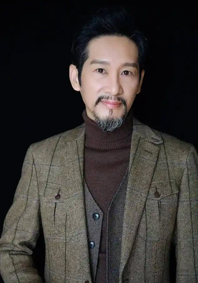 "大器晚成"的8位中年男演员:有人迷上整容,有人沦为笑柄