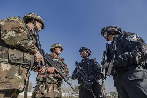 新疆特警练兵场上练精兵